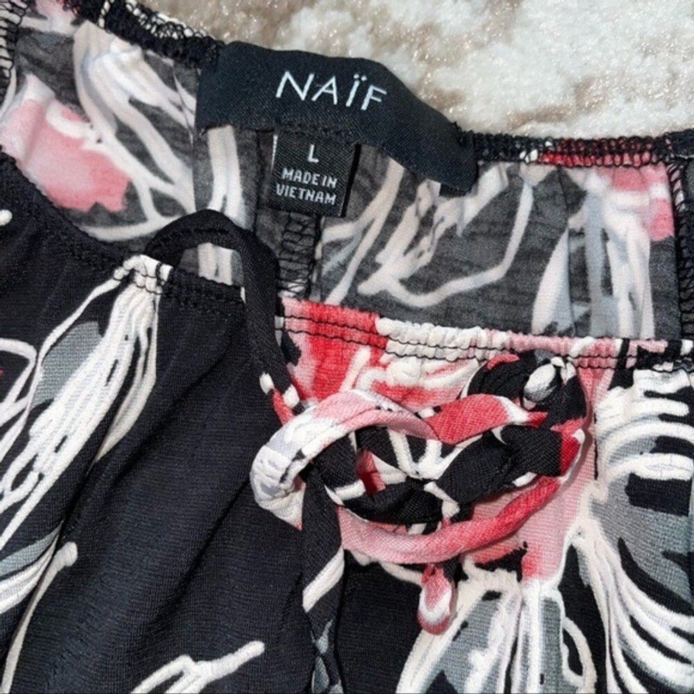 - NAIF brand off shoulder floral print black and pink flowy blouse SZ L - Picture 9 of 12
